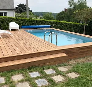 Piscine semi-enterrée en bois