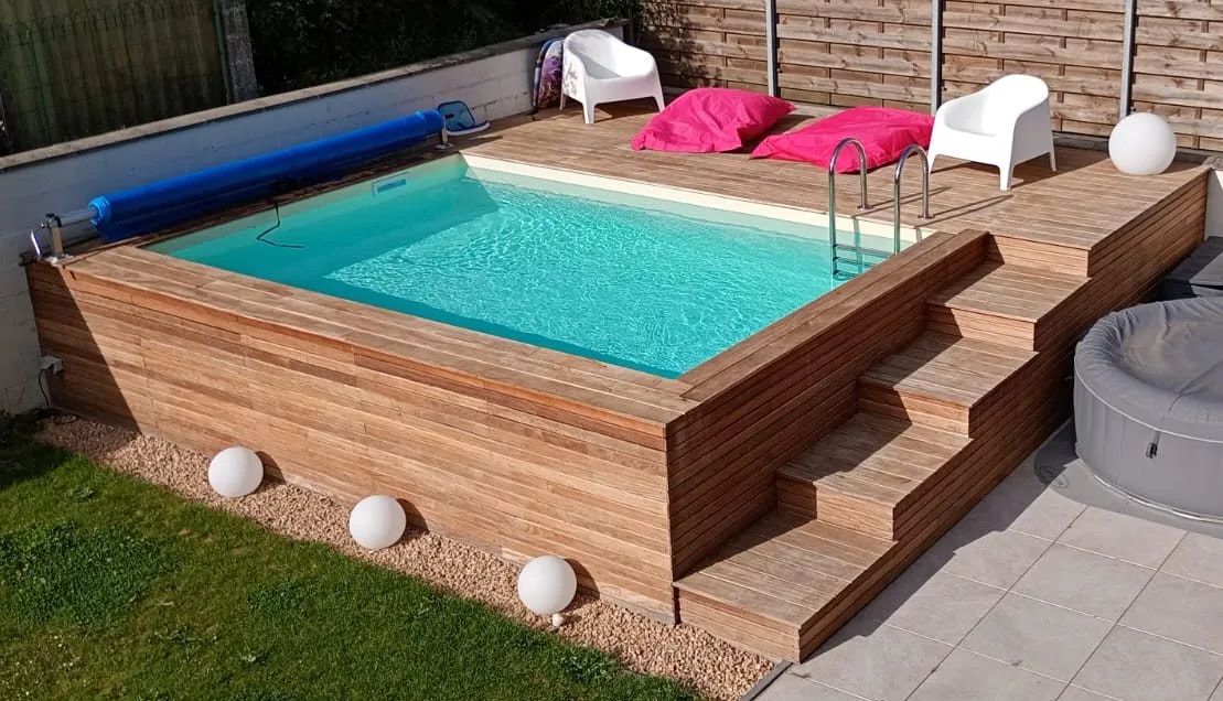 Piscine en bois semi-enterrée perspective jardin Philo Pool